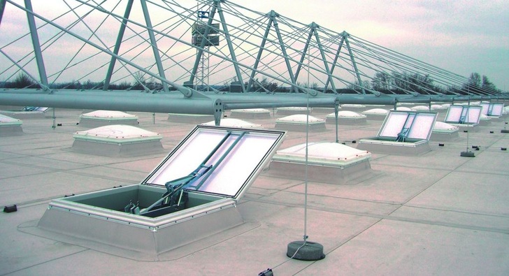JET: Elektro-RWA-Beschlagsystem mit 48 V.