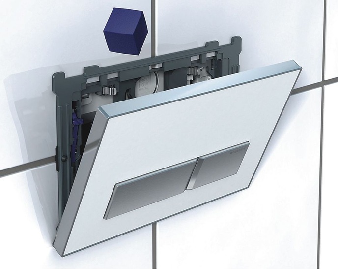 Geberit: Einwurfschacht für WCReinigungswürfel durch klappbaren Befestigungsrahmen.