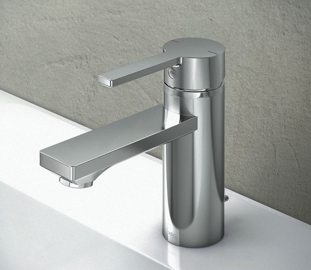 Jado: Neon am Waschtisch.