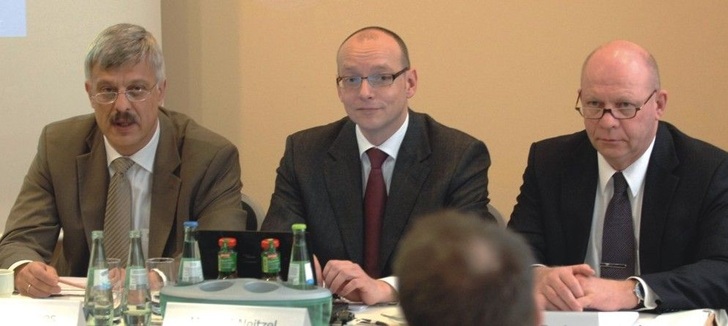 Abb. 1 Werner Willmes, Geschäftsführer der IEU, Michael Neitzel, Geschäftsführer des InWIS, Bernhard Funk, Sprecher der IEU. - © IEU
