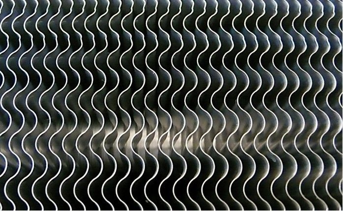 Howatherm: Anströmungsseite eines Wärmeübertragers mit neuer Hochleistungslamelle.