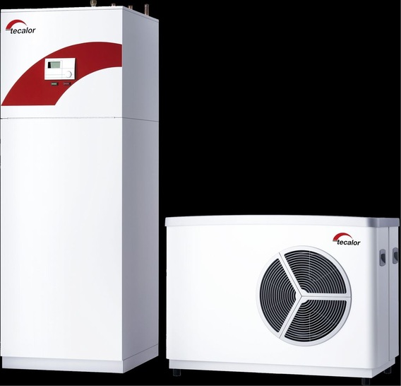 Tecalor: Luft/Wasser-Wärmepumpe TTL 10 ACS (rechts) mit dem Hydraulik- und Speichermodul. - © Tecalor

