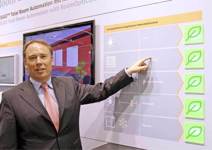 Stephan Bauer: „Das Regelkonzept der Zukunft heißt Bedarfsführung anstatt Angebot. Zudem können durch mehr Transparenz des Nutzerverhaltens erhebliche Mengen an Energie eingespart werden. Mit unserer Green-LeafAnzeige unterstützen wir beim Energiesparen.“