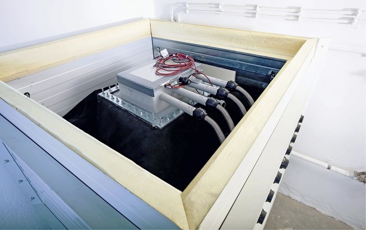 Abb. 1 Blick auf den Flexsave-Duo-Solarspeicher und die Anschlussbatterie.