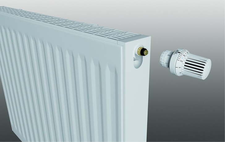 Brötje: Flachheizelemente mit voreingestellten Ventilen. - © Brötje
 Brötje: Flachheizelemente mit voreingestellten Ventilen.