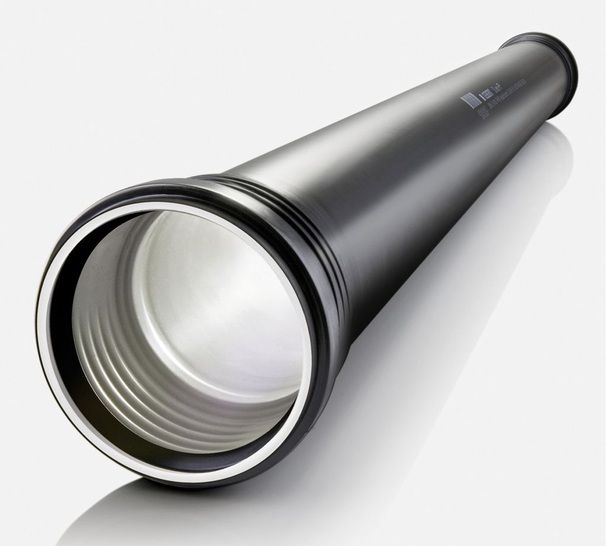 Geberit: Silent-PP Abwasserrohre mit zwei Muffen. - © Geberit
 Geberit: Silent-PP Abwasserrohre mit zwei Muffen.