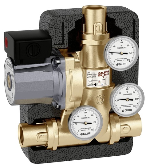 Caleffi: Speicherladegruppe mit Rücklauftemperatur­anhebung der Produktserie Biomasse.