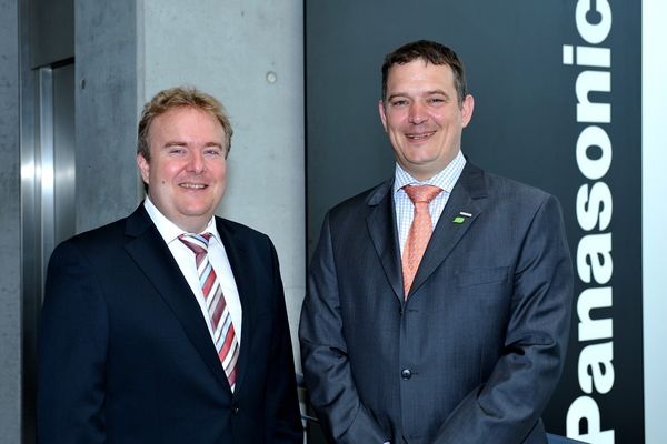 Thomas Groß (links) und Heiko Farwer verstärken Panasonic Heiz- und Kühlsysteme. - © Panasonic

