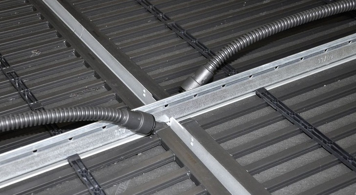 temperon: Fural-Metall­decke mit climasystemRegistern von aquatherm.