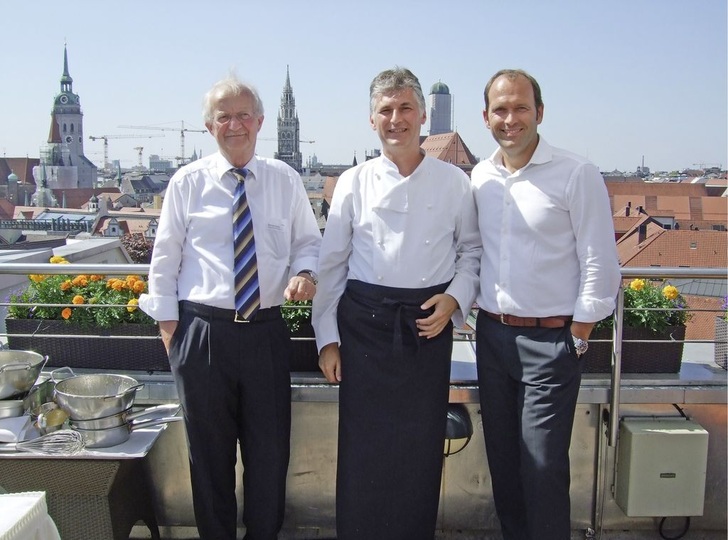 Drei Generationen Geschäftsführer von Daikin Airconditioning Germany (v.l.): Corporate Advisor Werner Rolles, Xavier Feys (bis 30. Juni 2011 Geschäftsführer) und der neue Geschäftsführer Gunther Gamst.