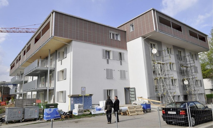 Abb. 1 Air-OnReferenz Ankengasse in Wetzikon. An dem MenergieGebäude wurden verschiedene Musterlösungen zur Luftdurchführung realisiert.