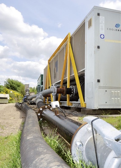 Abb. 1 Mietkälte bei Contract Chemicals: 6“-Schlauchleitungen verbinden einen Kaltwassersatz mit dem vorhandenen System.