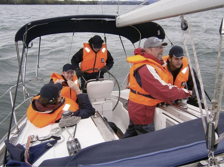 Jurygewinner bei Teamplay@work: Die Altruja GmbH beim Segeltörn auf dem Bodensee.