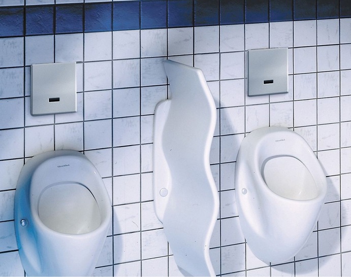 Mepa: Urinal-Spülautomatik Sanicontrol 825 mit Edelstahl-Frontplatte.