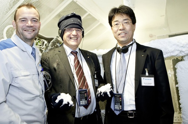 Bei der Eröffnung des European Development Centers von Daikin in einem der Testräume: Bart Teerlynck (Deputy General Manager European Development Center), Frans Hoorelbeke (Chairman, Member of the Board) und Shinichi Nakaishi (General Manager European Development Center) (v.l.).