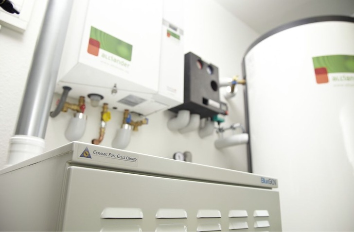 CFC-Brennstoffzellen-Heizgerät BlueGen (Webcode #NB_LINK[PARAM=KEYS=305748;CMD=SEARCH;T=305748]#).