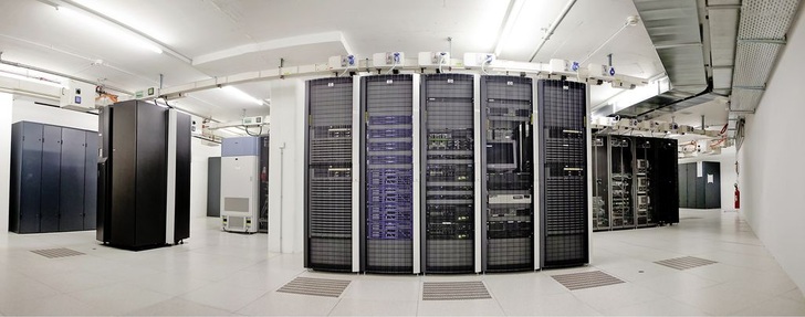 Abb. 1 Bei Safe Host sind auf 5000 m² rund 12000 Server und Speichergeräte (Network Attached Storage) mit den Daten von über 140 Kunden untergebracht.