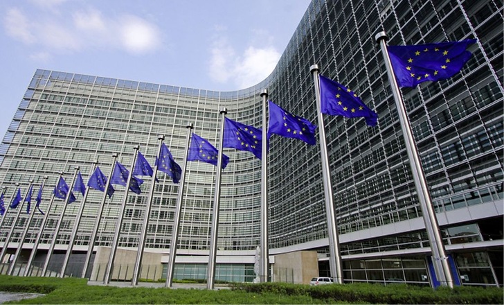 Abb. 1 BerlaymontGebäude der Euro­päischen Kommission in Brüssel. Im Rahmen der Ökodesign- bzw. ErP-Richtlinie hat die EU-Kommission Mindesteffizienz­anforderungen für Elektromotoren und Nassläufer-Umwälzpumpen definiert.