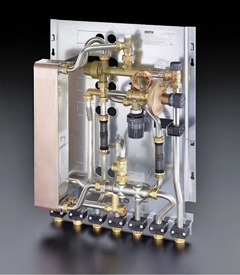 Oventrop: Regudis W-HTU mit kupfer­gelötetem Wärmeübertrager.