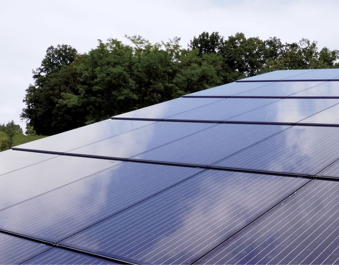 res: res-PV-Kombimodule mit Kupfer-Wärmeüber­trager auf der Rückseite.