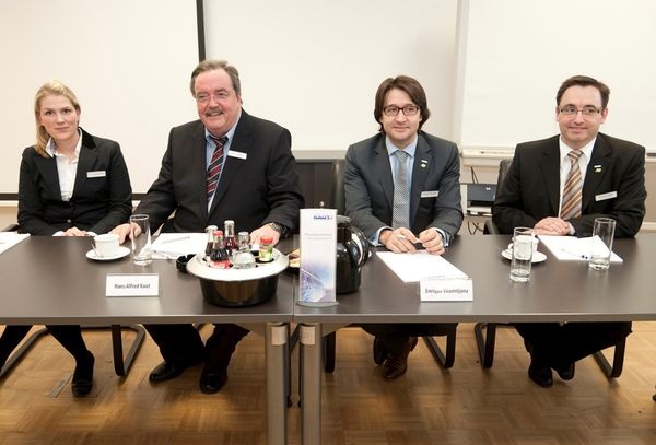 Vertriebspartner: Christina Kaut und Hans-Alfred Kaut (Geschäftsführung Kaut), Enrique

Vilamitjana und Andreas Gelbke (Panasonic).