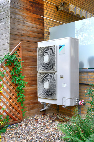 Außeneinheit einer Daikin Altherma Luft/Wasser-Wärmepumpe. - © Daikin Airconditioning Germany
