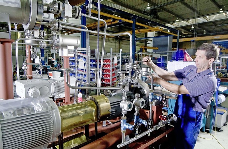 KSB hat 2011 erstmals mehr als 2 Mrd. Euro Umsatz erwirtschaftet.