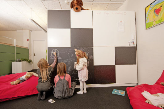 Airflow: Duplexvent D 1200 mit Tafel- und Whiteboard-Frontpaneelen.