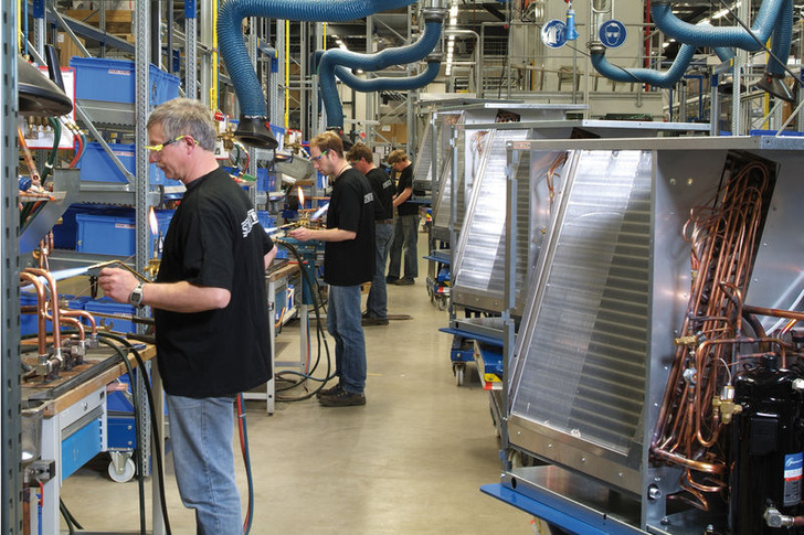 Blick in die Wärmepumpenproduktion von Stiebel Eltron in Holzminden. (Quelle: Stiebel Eltron)