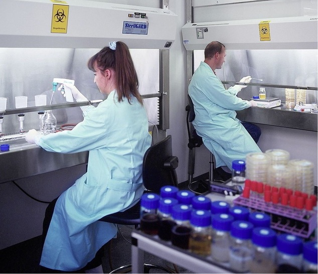 Nur zugelassene Labore dürfen die ­Wasserproben für die Untersuchungspflichten der Trinkwasserverordnung analysieren.