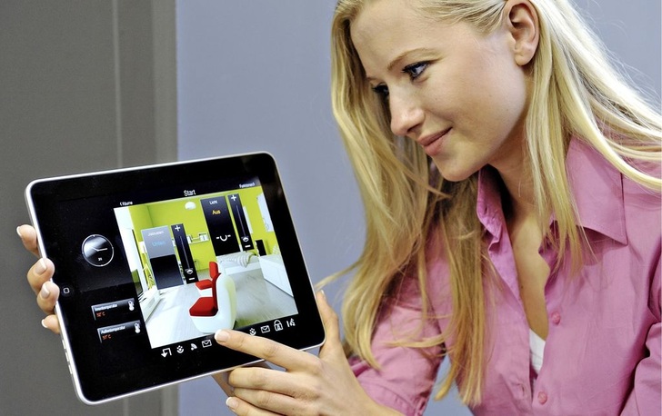 Auf der Light+Building 2010 hatten viele Besucher Erstkontakt mit einem iPad, in Deutschland kam es erst später in den Handel. 2012 wird sich zeigen, ob es der Hausautomation wirklich die Tür öffnen kann.