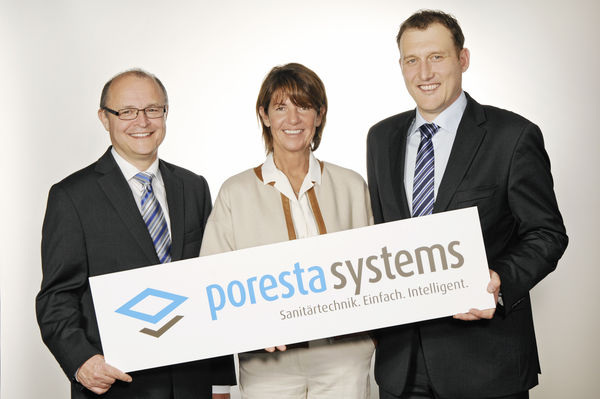 Neuer Name, bekannte Gesichter: Heinz-Joachim Schönberger-Messer, Sabina Illbruck und Markus Grab (v.l.) bilden weiterhin die Geschäftsführung des Unternehmens. - © illbruck Sanitärtechnik
 Neuer Name, bekannte Gesichter: Heinz-Joachim Schönberger-Messer, Sabina Illbruck und Markus Grab (v.l.) bilden weiterhin die Geschäftsführung des Unternehmens.