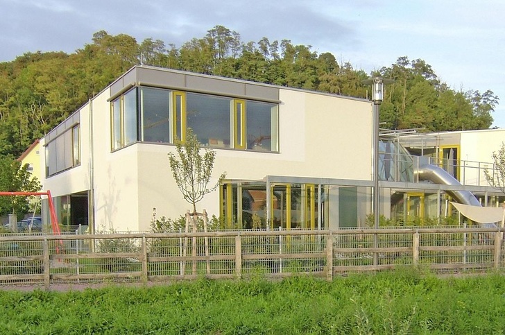 Abb. 1 Das Kinderhaus Rauenberg wird über eine Wärmepumpenanlage, die den öffentlichen Abwasserkanal als Wärmequelle nutzt, beheizt.