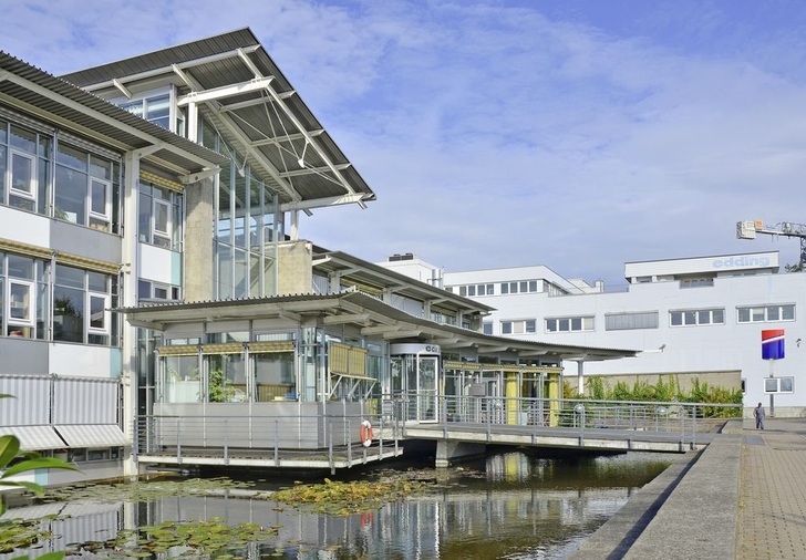 Abb. 1 Gelebte Nachhaltigkeit: Die edding AG mit Sitz in Ahrensburg strebt sowohl bei den Produkten als auch bei der Gebäudetechnik bis ins Detail umweltschonende Standards an und wurde dafür bereits mehrfach ausgezeichnet.