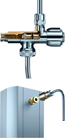 Schell: Probennahme-Eckventil und Probennahme-Adapter für Schell-Duschköpfe. - © Schell
 Schell: Probennahme-Eckventil und Probennahme-Adapter für Schell-Duschköpfe.