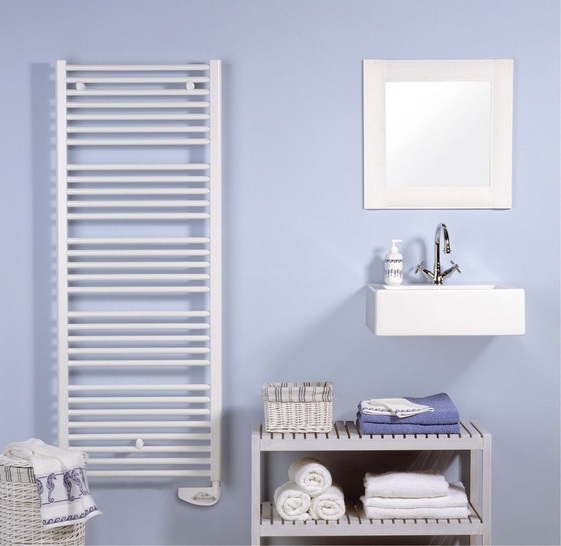 Purmo: Flores E ist ein reinelektrischer Handtuchwärmer. - © Purmo
 Purmo: Flores E ist ein reinelektrischer Handtuchwärmer.