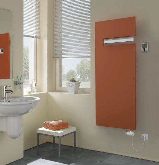 Arbonia: Plantherm Watt mit Elektroheizeinsatzset FIR und IR-Fernregler. - © Arbonia
 Arbonia: Plantherm Watt mit Elektroheizeinsatzset FIR und IR-Fernregler.