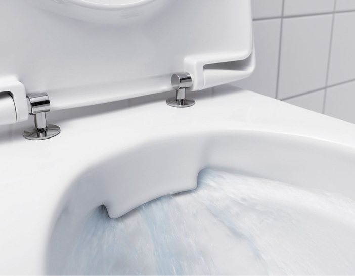 Keramag: Spülrandloses, wandhängendes „Rimfree“-Tiefspül-WC. - © Keramag
 Keramag: Spülrandloses, wandhängendes „Rimfree“-Tiefspül-WC.