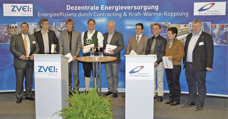 Ausgezeichnet: Die Gewinner des XRGI-Award 2012 mit EC-Power-Geschäftsführer Bjarne (rechts) und Ralf Stüber, EC-Power-Vertriebsleiter Deutschland (links).