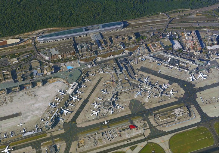 Die Terminals 1 und 2 am Frankfurter Flughafen nutzen die von IT Frankfurt neu entwickelte Software „Basix“ für das Management von Gebäudeautomations- und Brandmeldeanlagen im Rahmen des gesetzlichen Brandschutzes.