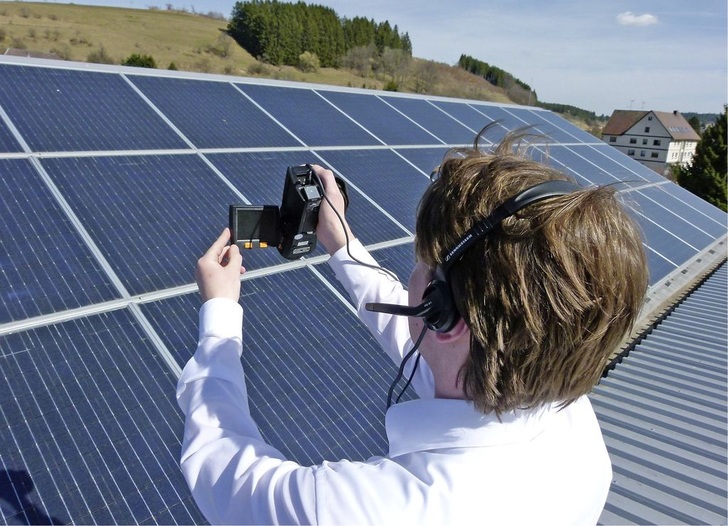 Abb. 1 Auch kleine Fehler lassen sich mit der PV-Thermografie schnell aufspüren.