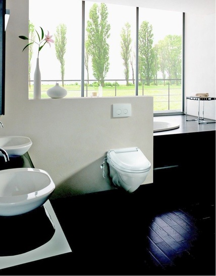 Geberit: Mit einem AquaCleanWC-Aufsatz kann bei fast jedem WC eine Duschfunktion nachgerüstet werden. - © Geberit
