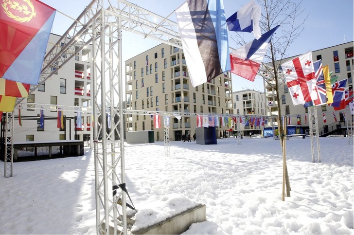 Abb. 1 Während der 1. Olympischen Jugend-Winterspiele 2012 in Innsbruck bot das neu erbaute Olympische Passivhaus-Dorf über 1000 Sportlern Unterkunft.