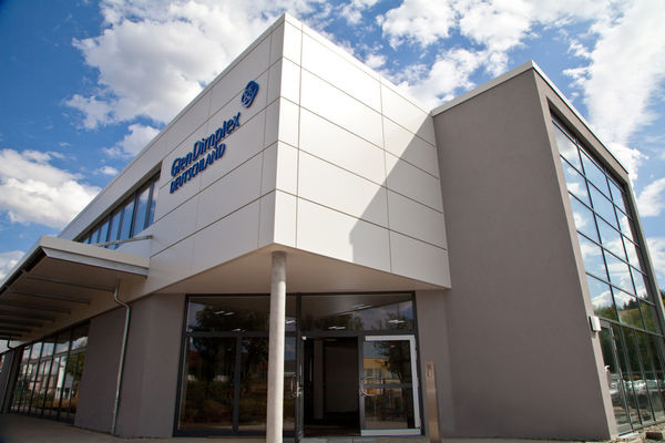 Glen Dimplex Forum mit rund 1000 m² Nutzfläche für Schulungsräume und einen Showroom.