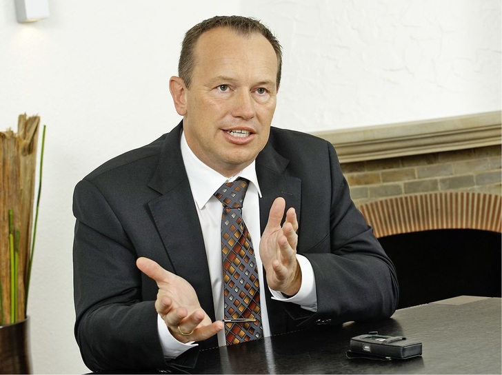 Abb. 1 Holger Thiesen: „Das Thema Fachplanung ist für uns von entscheidender Bedeutung. Gerade der Ersatz traditioneller Heiz- und Klimatechnik gegen VRF-R2-Technik1) wird die kommenden ­Jahre intensiv über Fachkompetenz in den Markt getragen werden müssen.“