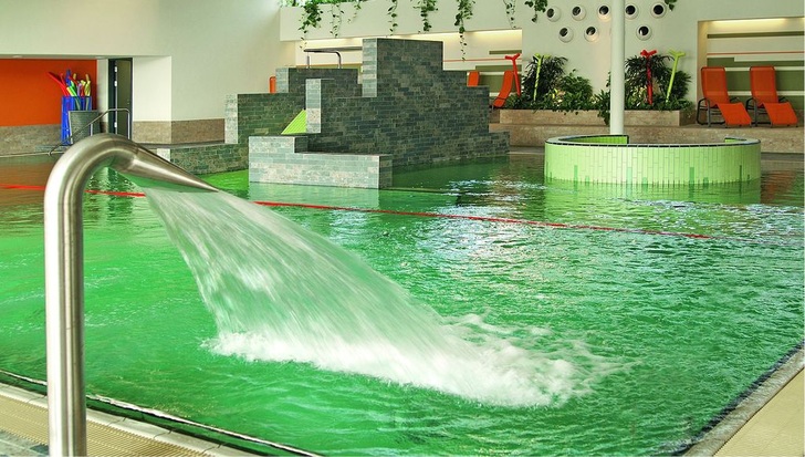 Abb. 1 Die Stadt Erkelenz hat rund 9,5 Mio. Euro

in ein modernes Sport- und Freizeitbad investiert. - © Stadt Erkelenz
