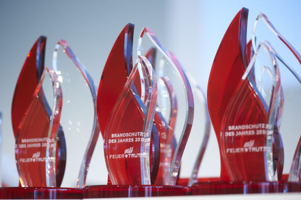 Trophäe Brandschutz des Jahres. - © Trophäe Brandschutz des Jahres. (Quelle: Heiko Stahl / NürnbergMesse)
 Trophäe Brandschutz des Jahres.