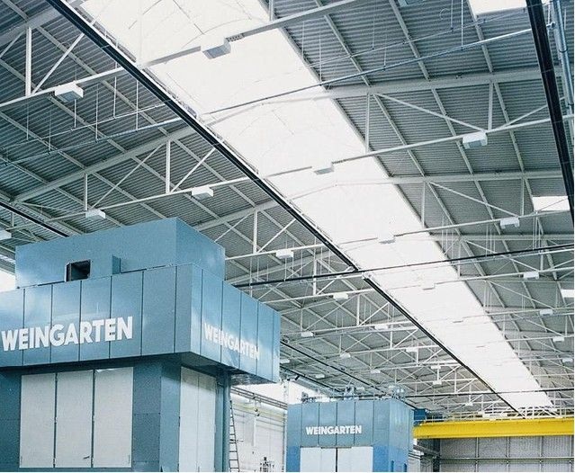 Vacurant-Strahlungsbänder in einem Presswerk.