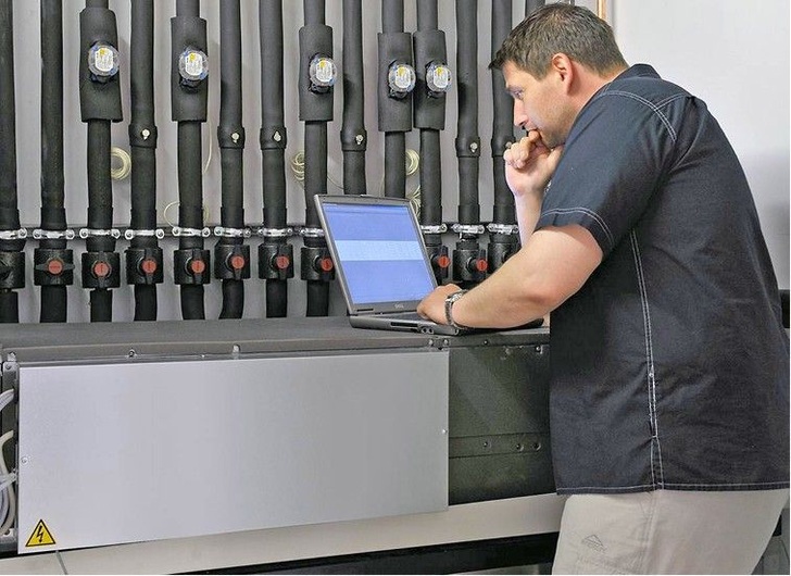 Mitsubishi Electric: Das Hybridsystem HVRF kombiniert die Vorzüge der Energieträger Kältemittel und Wasser. - © Mitsubishi Electric
 Mitsubishi Electric: Das Hybridsystem HVRF kombiniert die Vorzüge der Energieträger Kältemittel und Wasser.