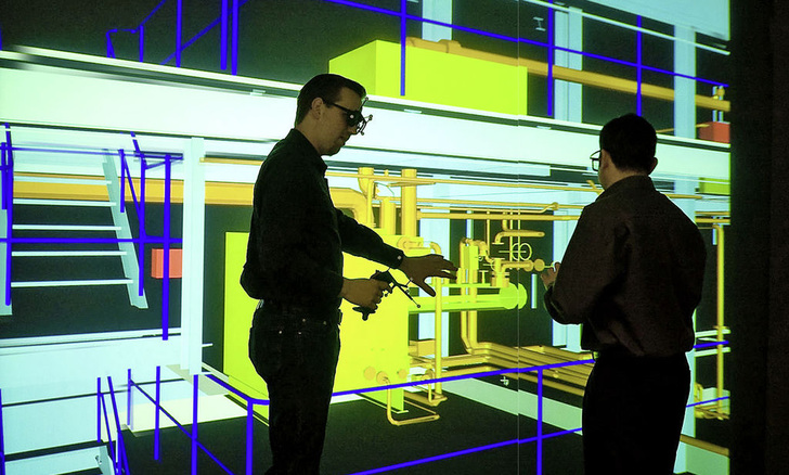 Abb. 1 In einigen Branchen, wie hier dem Anlagenbau, sind virtuelle Räume bereits Teil des Planungs­prozesses — im Baubereich wird die Virtual Reality bisher eher für die Präsentation eingesetzt.